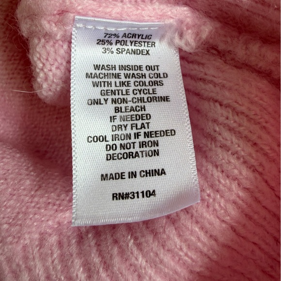 Crown & Ivy pink sweater size XL heart on sleeve - Picture 4 of 7